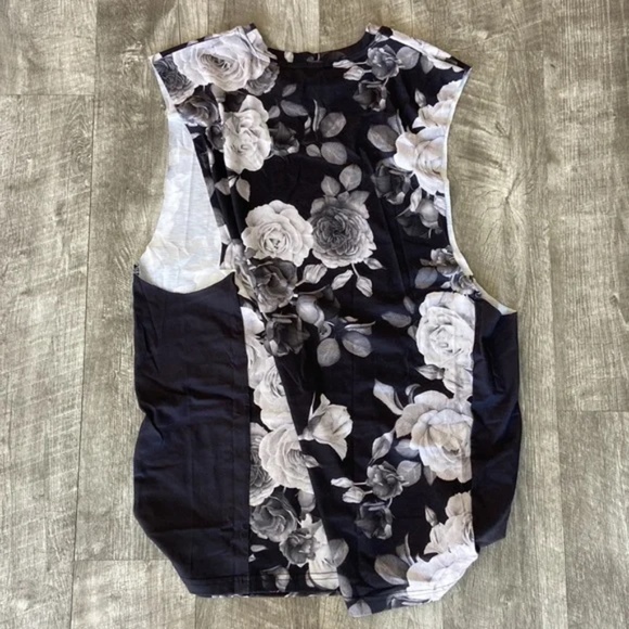 Bolongaro Trevor Sleeveless Rose Print Tank Top - Picture 4 of 4